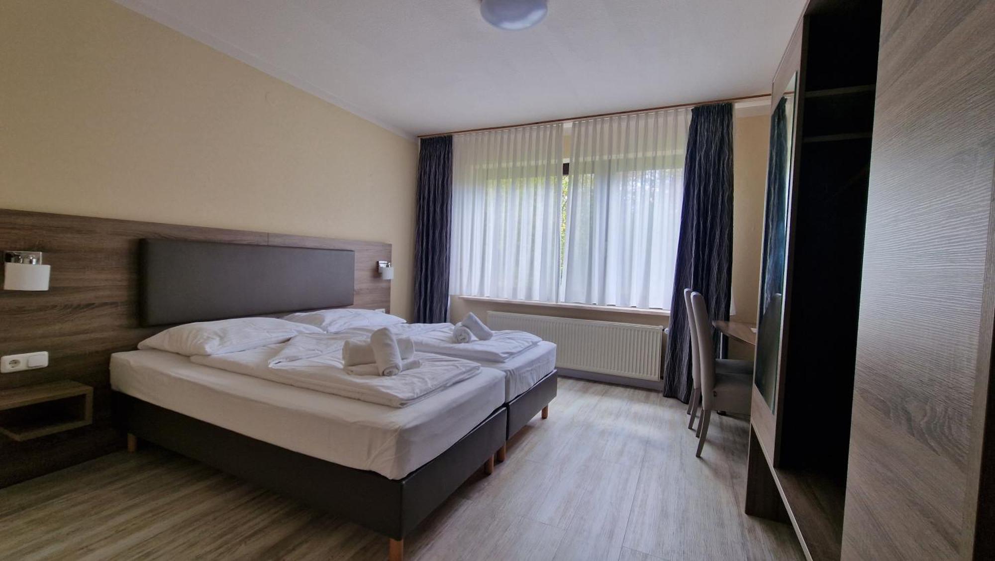 Hotel Tini Bad Fallingbostel Ngoại thất bức ảnh