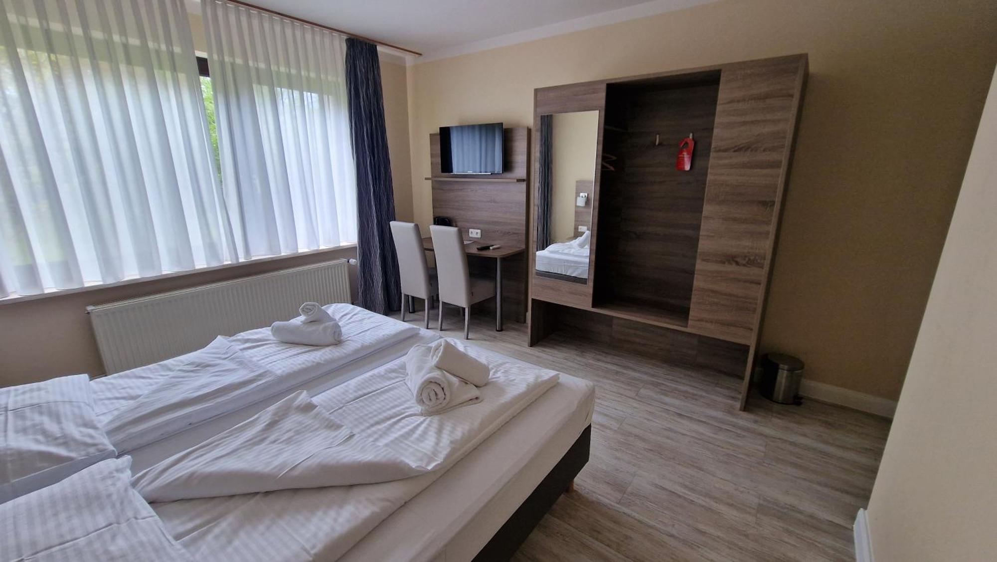 Hotel Tini Bad Fallingbostel Ngoại thất bức ảnh